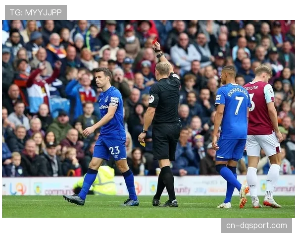 埃弗顿中卫塔尔科夫斯基创造英超纪录：333场69黄零红牌